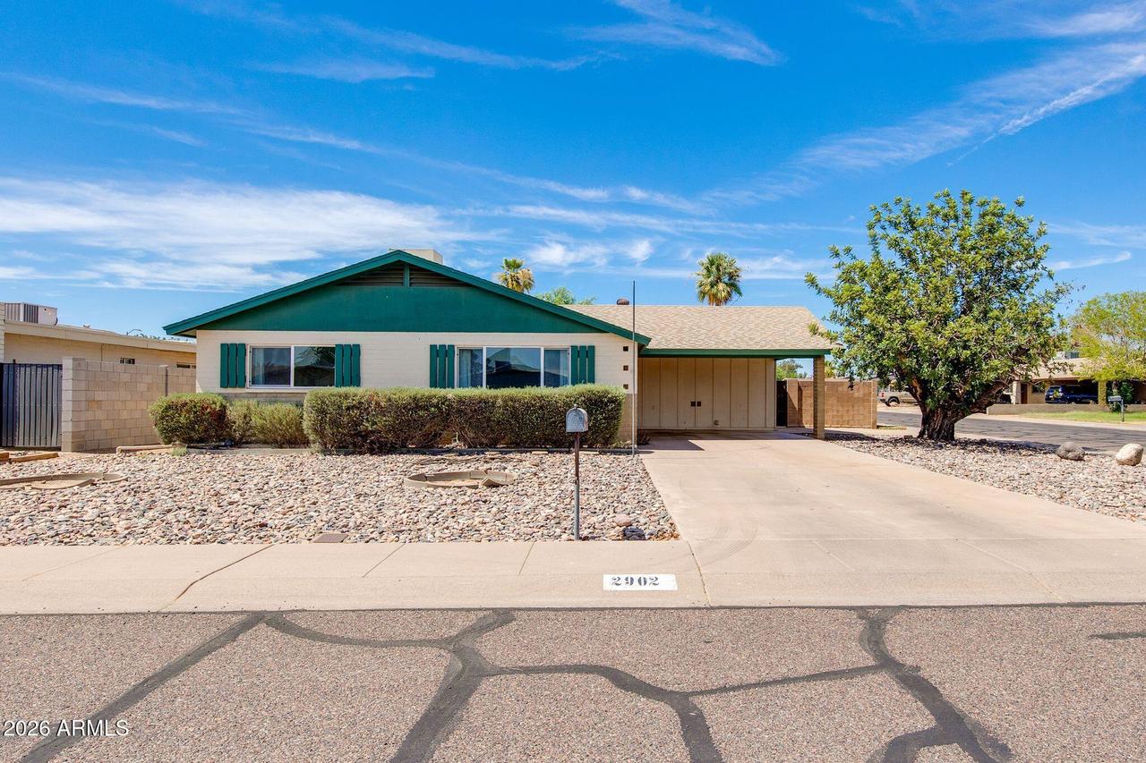 2902 W Laurel Ln., Phoenix, AZ 85029