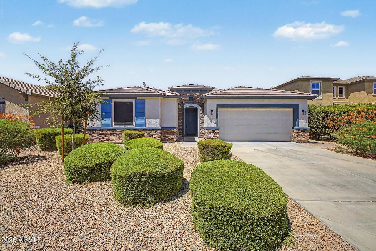 744 W Desert Hollow Dr., San Tan Valley, AZ 85143