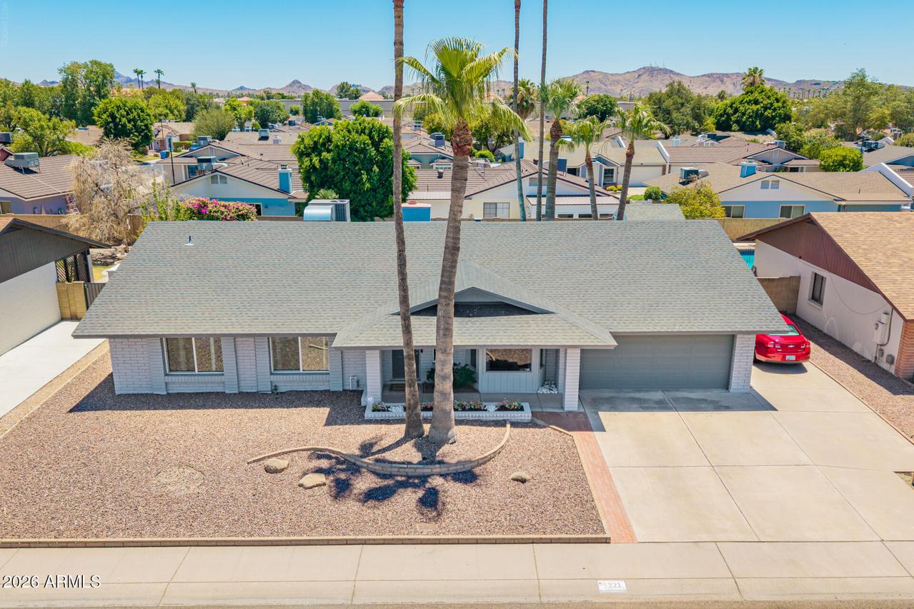 221 E Helena Dr., Phoenix, AZ 85022
