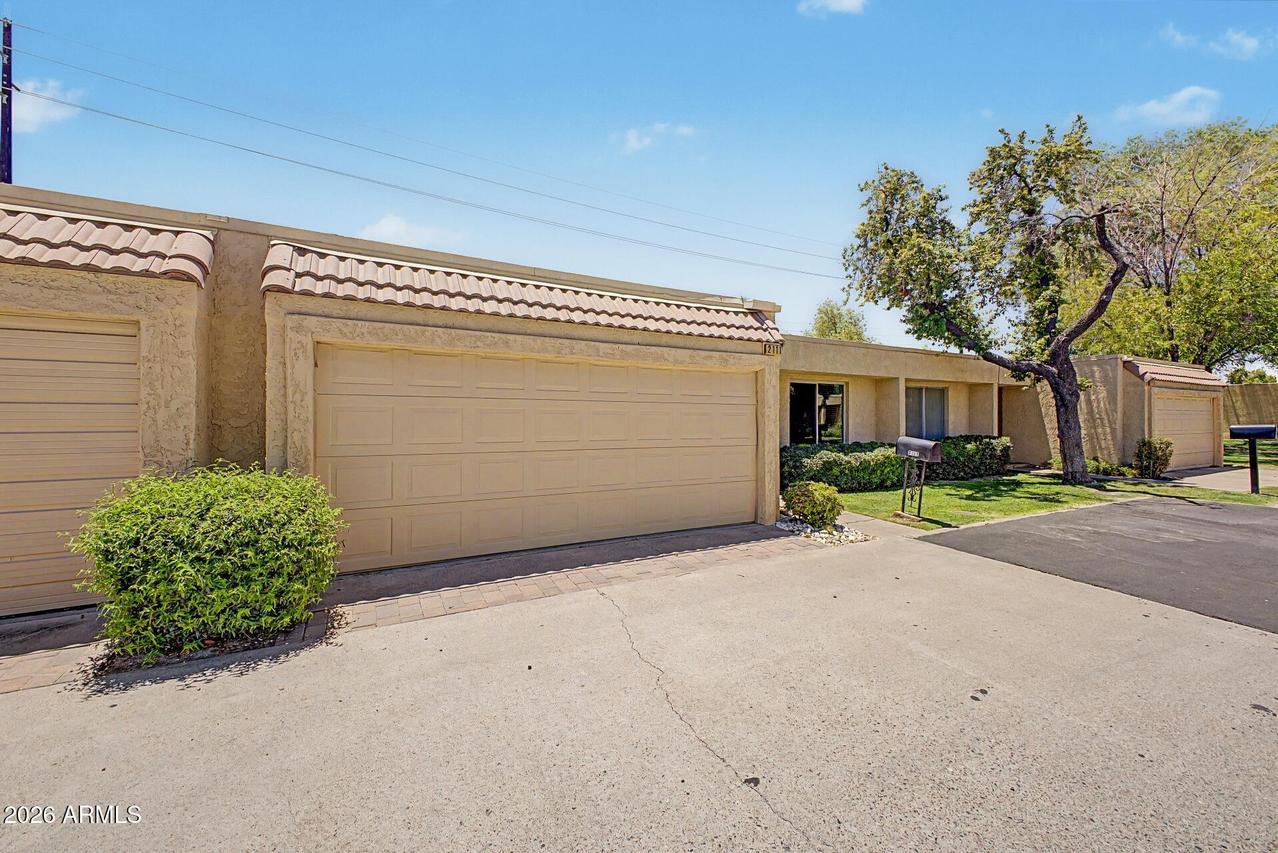 2111 W Claremont St., Phoenix, AZ 85015