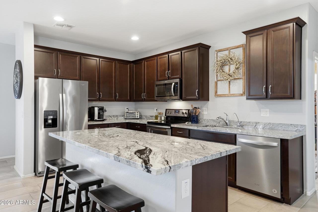8425 N 61st Dr., Glendale, AZ 85302
