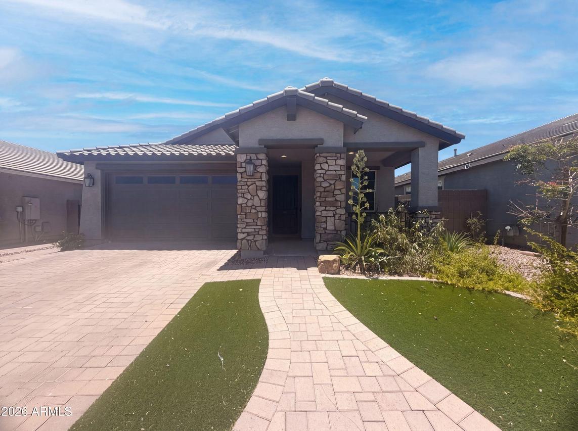 2831 W Rainbow Dr., San Tan Valley, AZ 85144