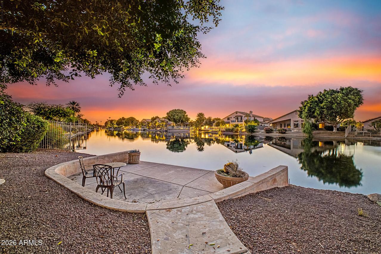 6950 W Rose Garden Ln., Glendale, AZ 85308