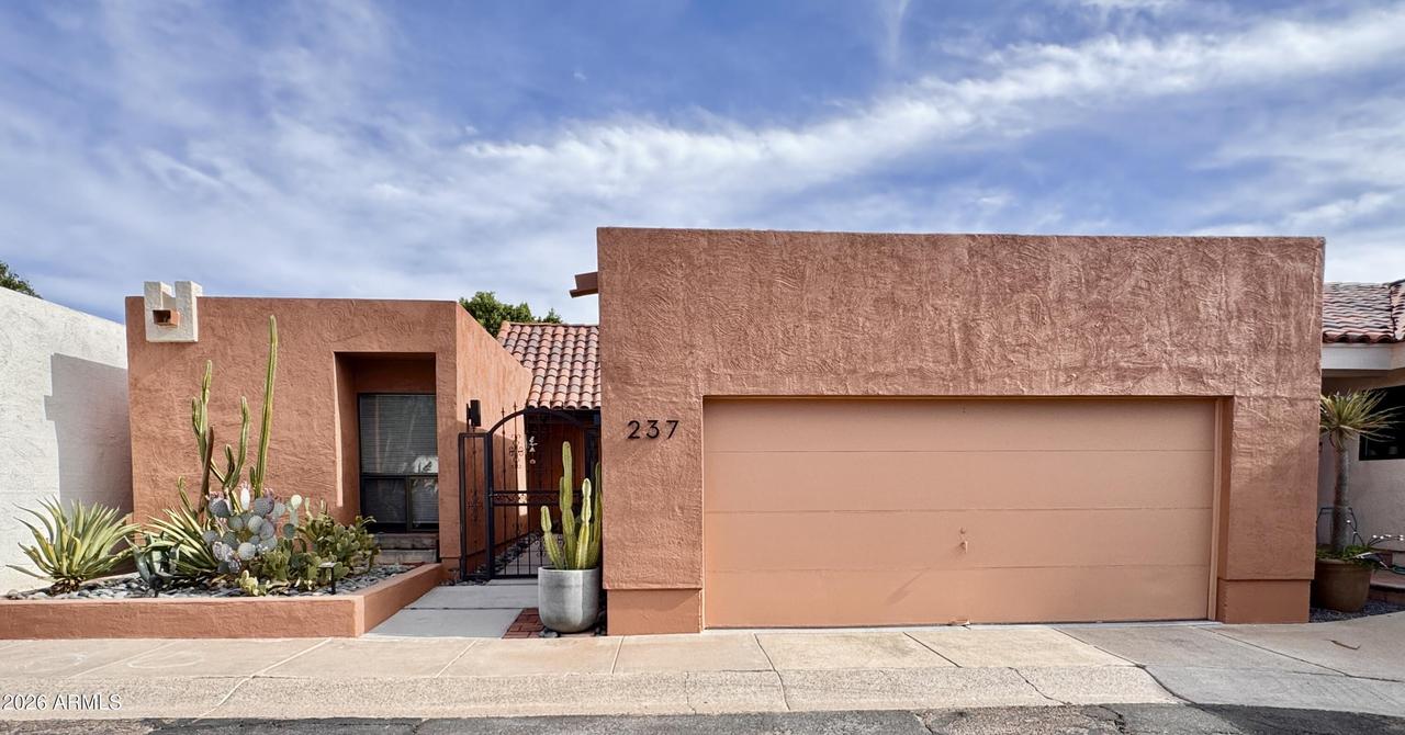 237 W Denton Ln., Phoenix, AZ 85013