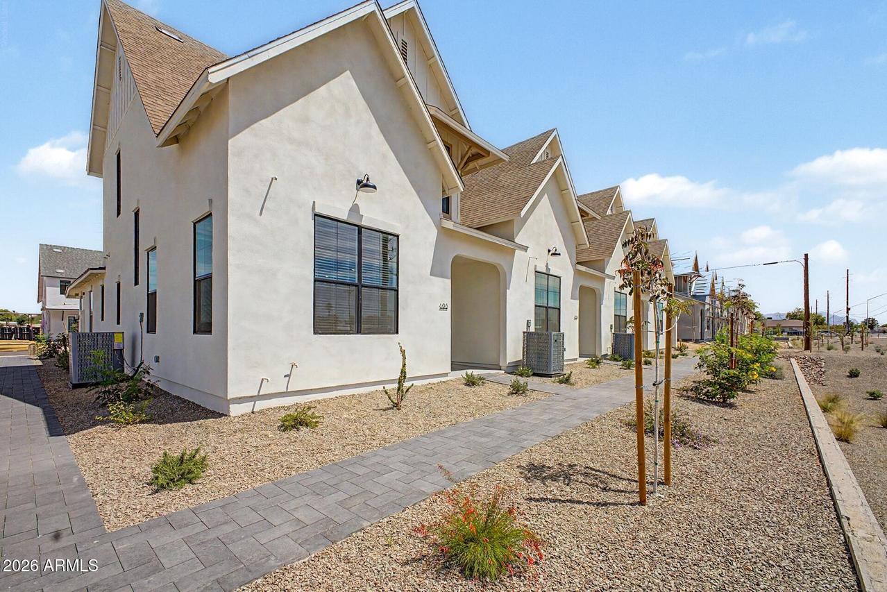 8232 E University Dr., Mesa, AZ 85207