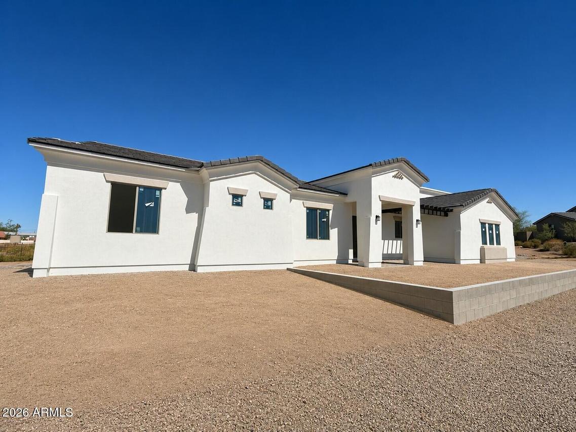 684 N Moon Rd., Apache Junction, AZ 85119