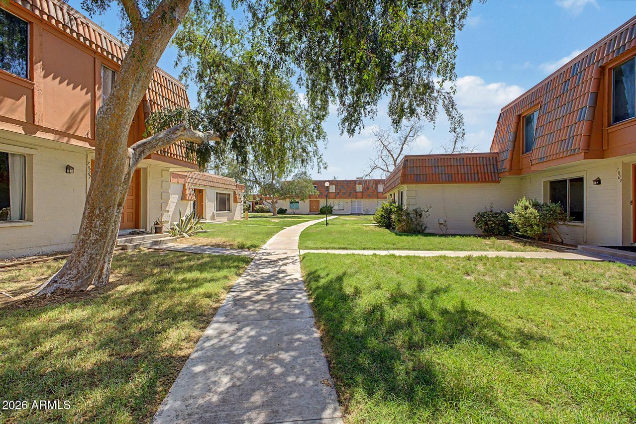 7833 N 49th Ave., Glendale, AZ 85301
