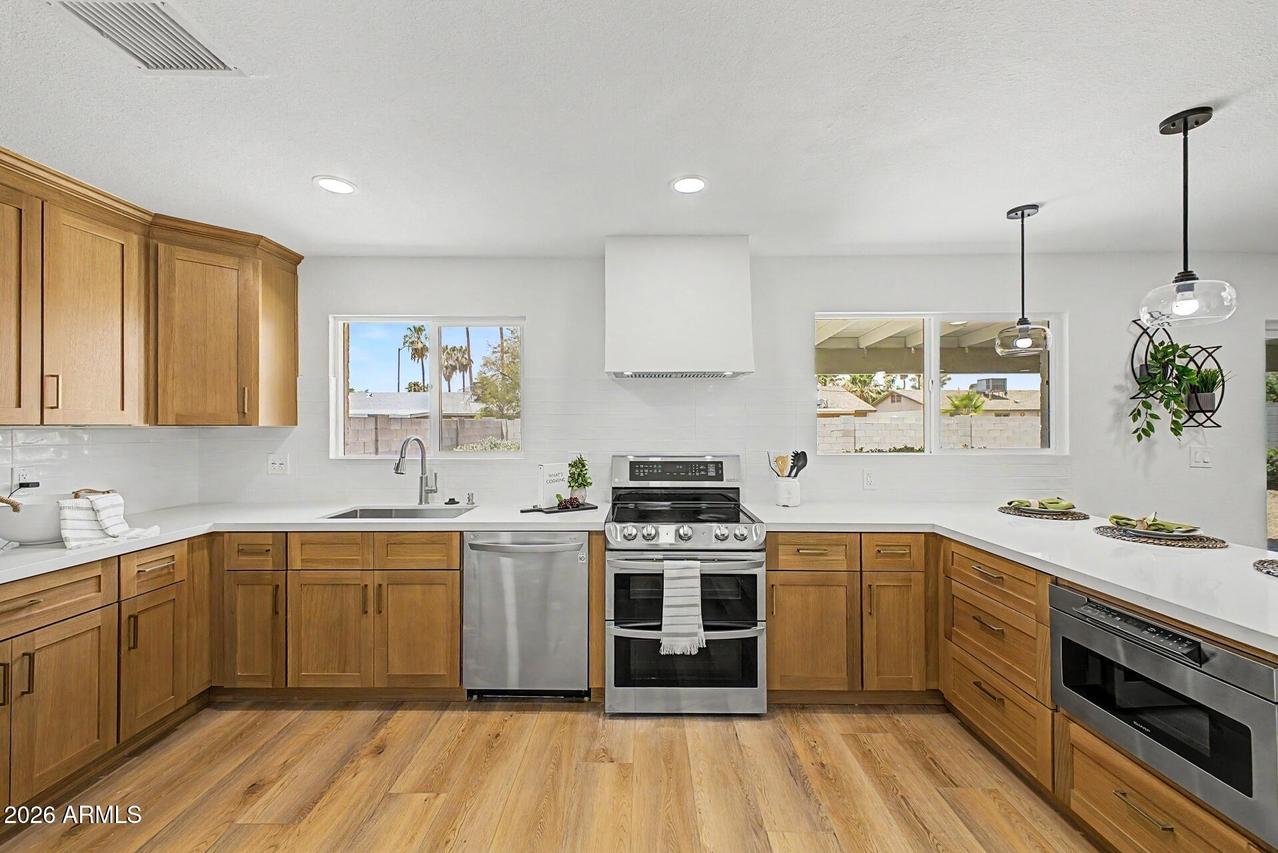 17648 N 35th St., Phoenix, AZ 85032