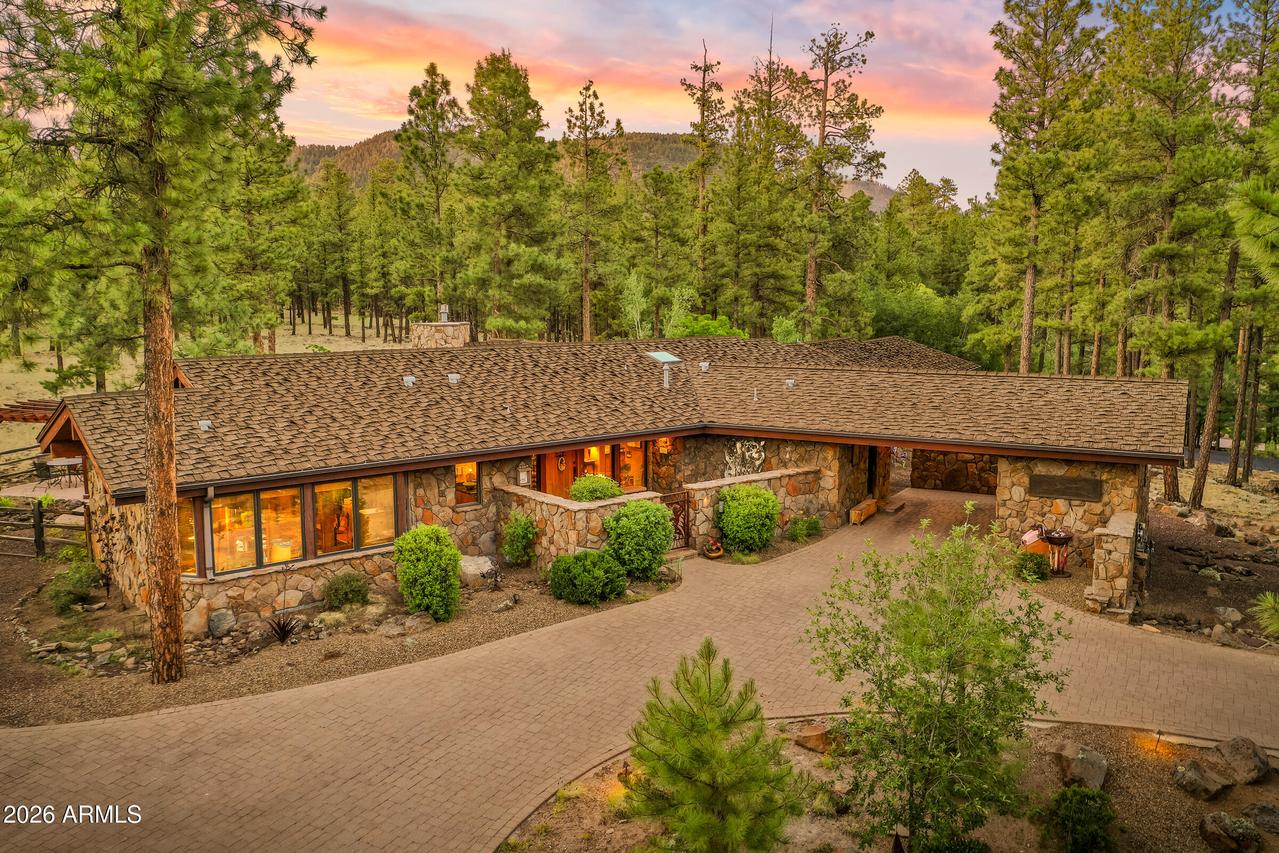 2901 N Creekside Dr., Flagstaff, AZ 86001