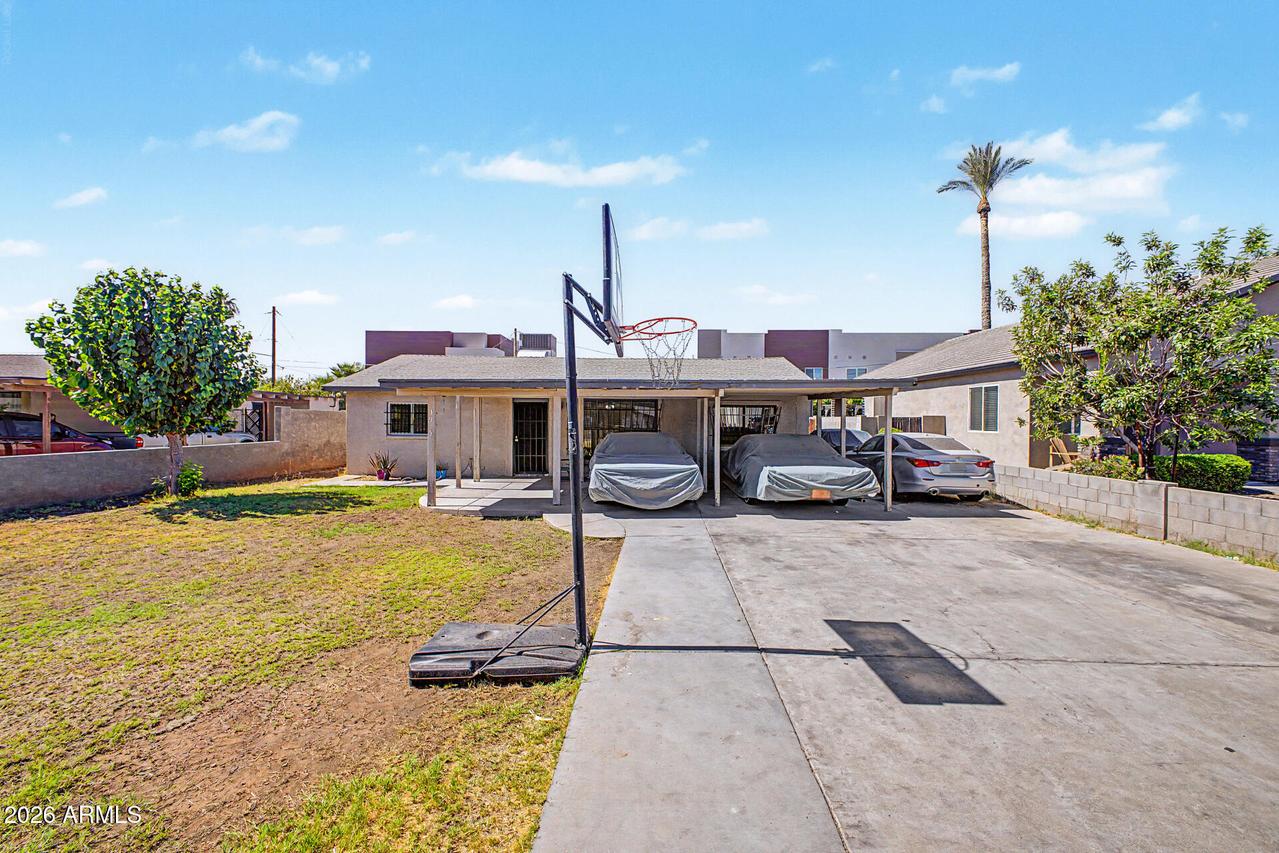 3915 E Cheery Lynn Rd., Phoenix, AZ 85018