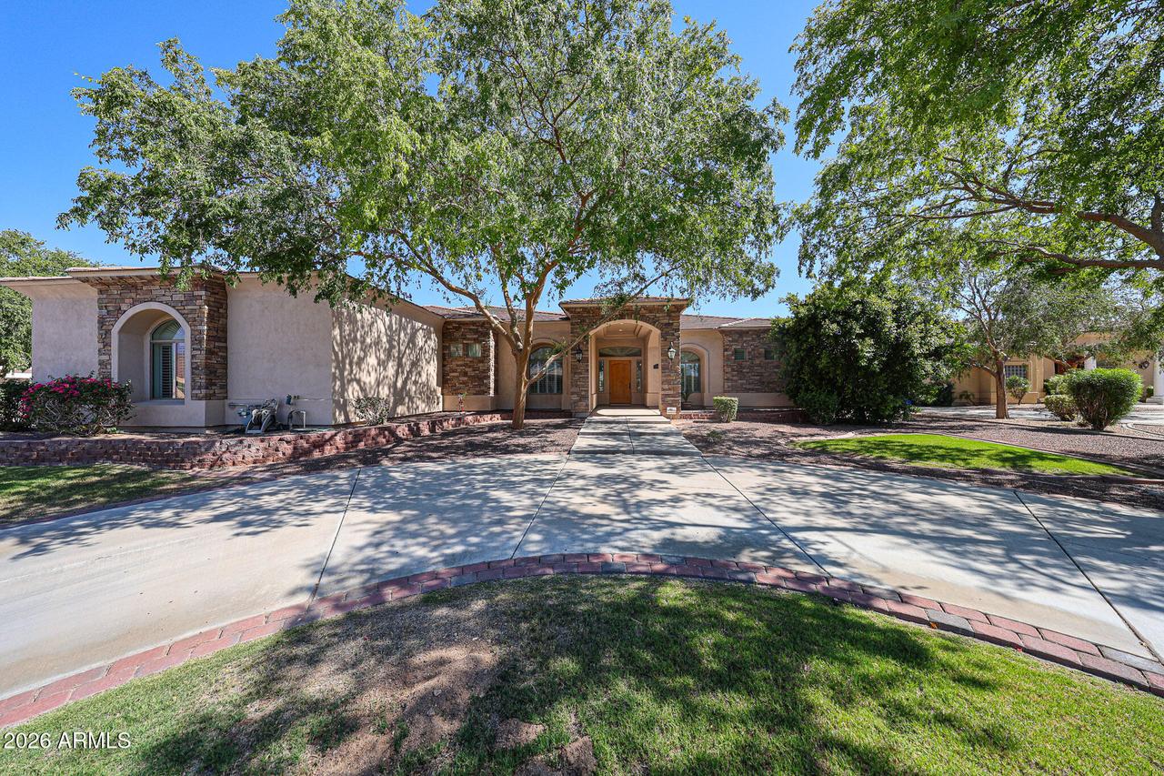 925 E Valencia Dr., Phoenix, AZ 85042