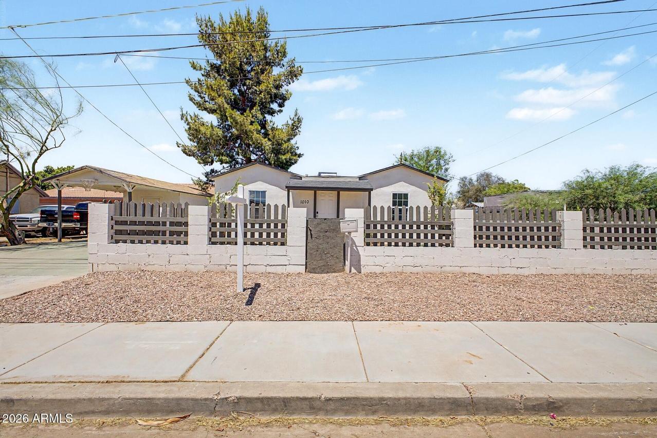 1010 E Chipman Rd., Phoenix, AZ 85040