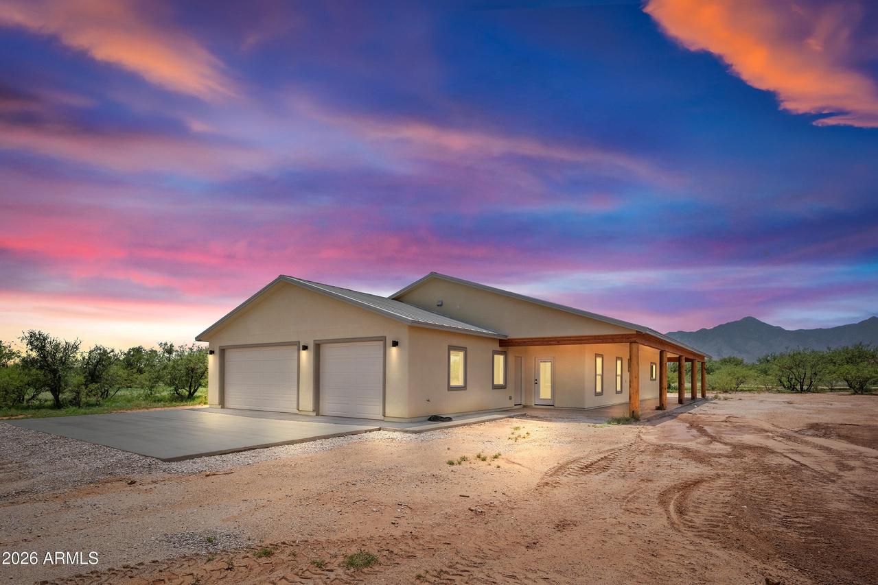 8557 S Calle Mia, Hereford, AZ 85615