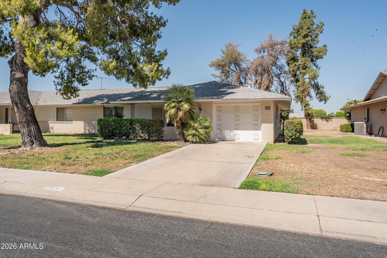 15630 N Lakeforest Dr., Sun City, AZ 85351