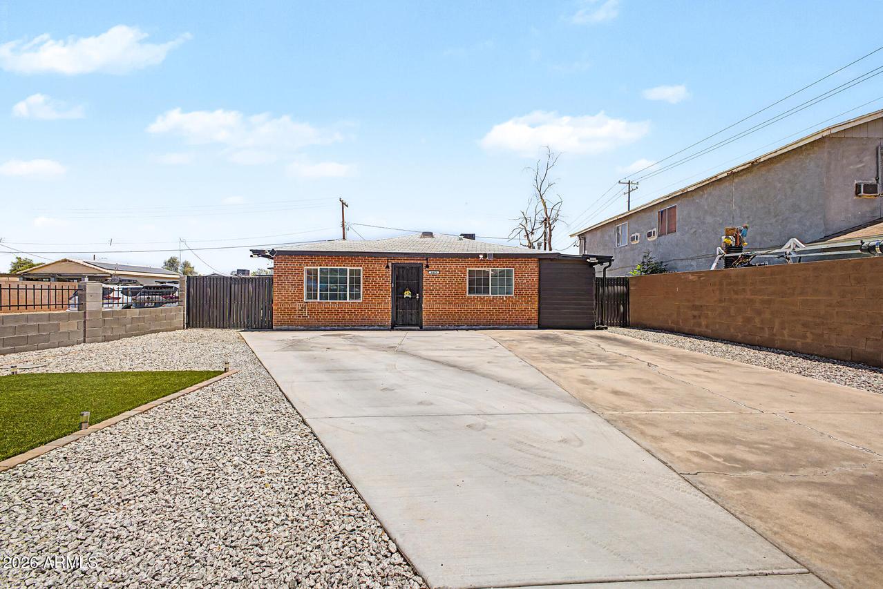 1449 S 11th Ave., Phoenix, AZ 85007