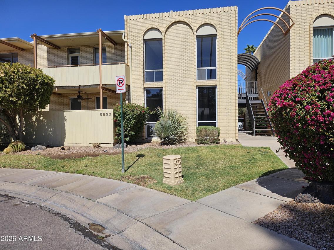 6930 E 3rd St., Scottsdale, AZ 85251