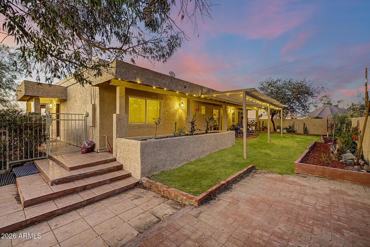 2324 W Sunrise Dr., Phoenix, AZ 85041