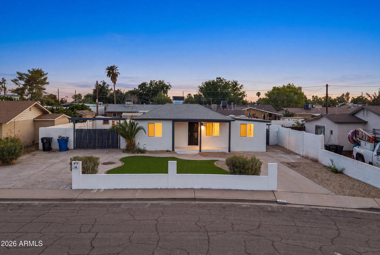 934 S Pioneer St., Mesa, AZ 85204