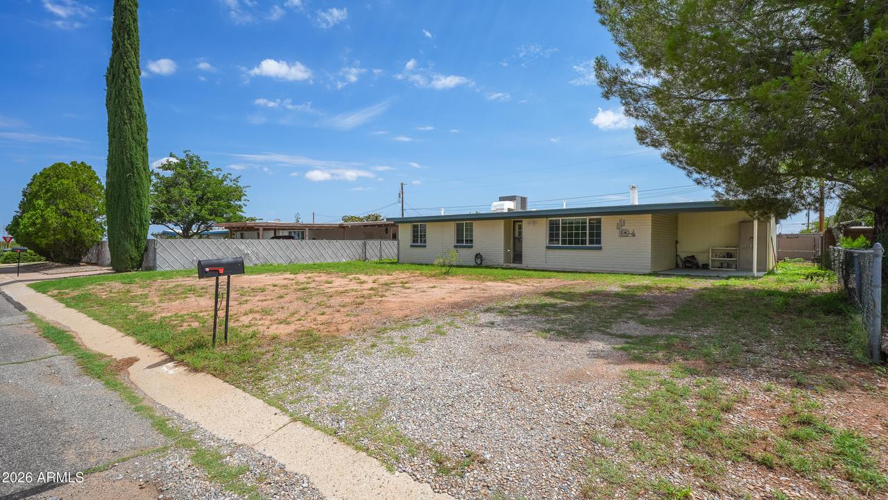 310 Dragoon St., Huachuca City, AZ 85616