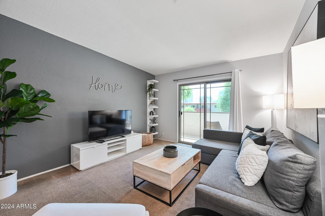 357 E Thomas Rd. #A208, Phoenix, AZ 85012