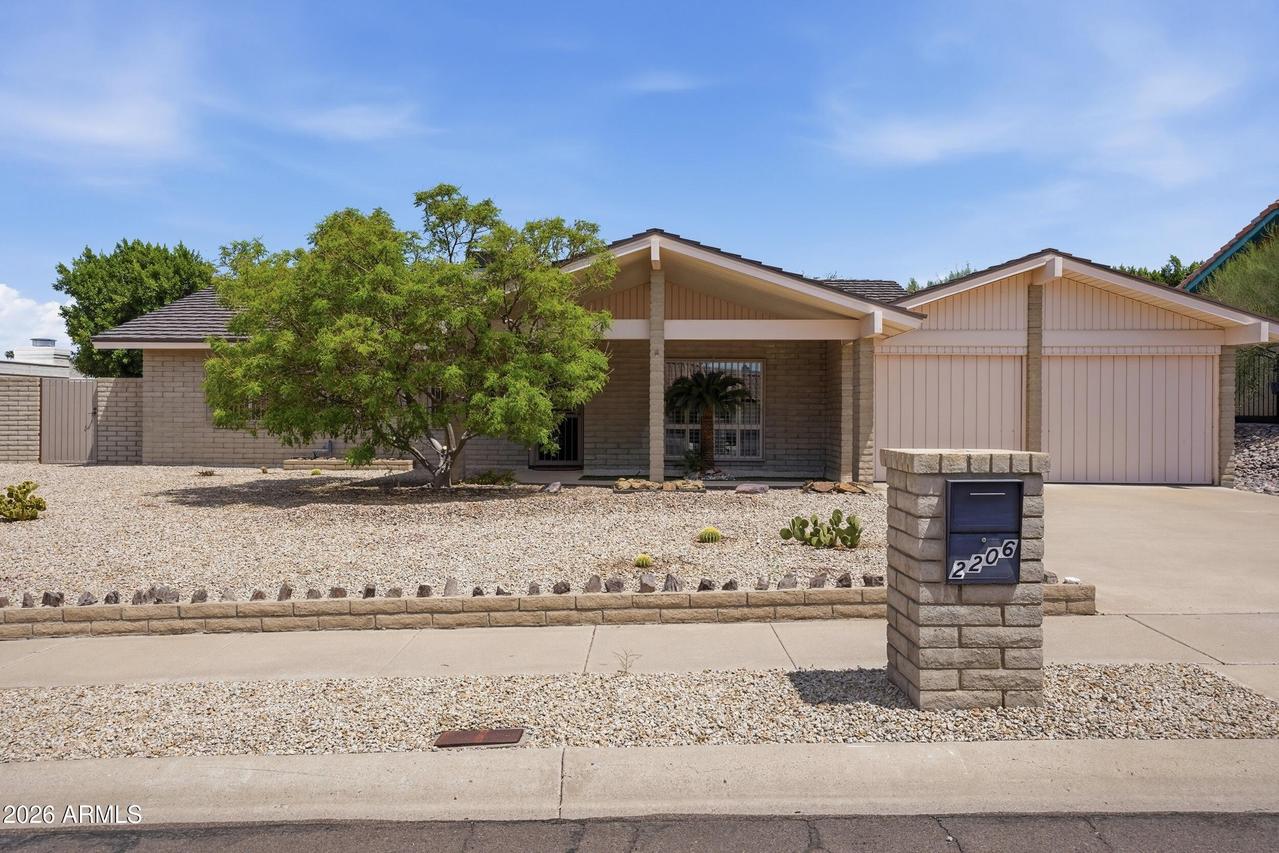 2206 E Nicolet Ave., Phoenix, AZ 85020