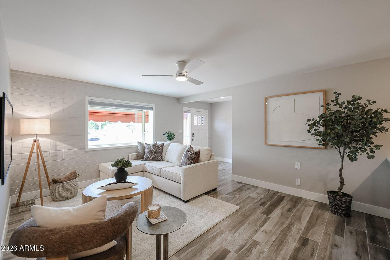 1202 E Alice Ave., Phoenix, AZ 85020