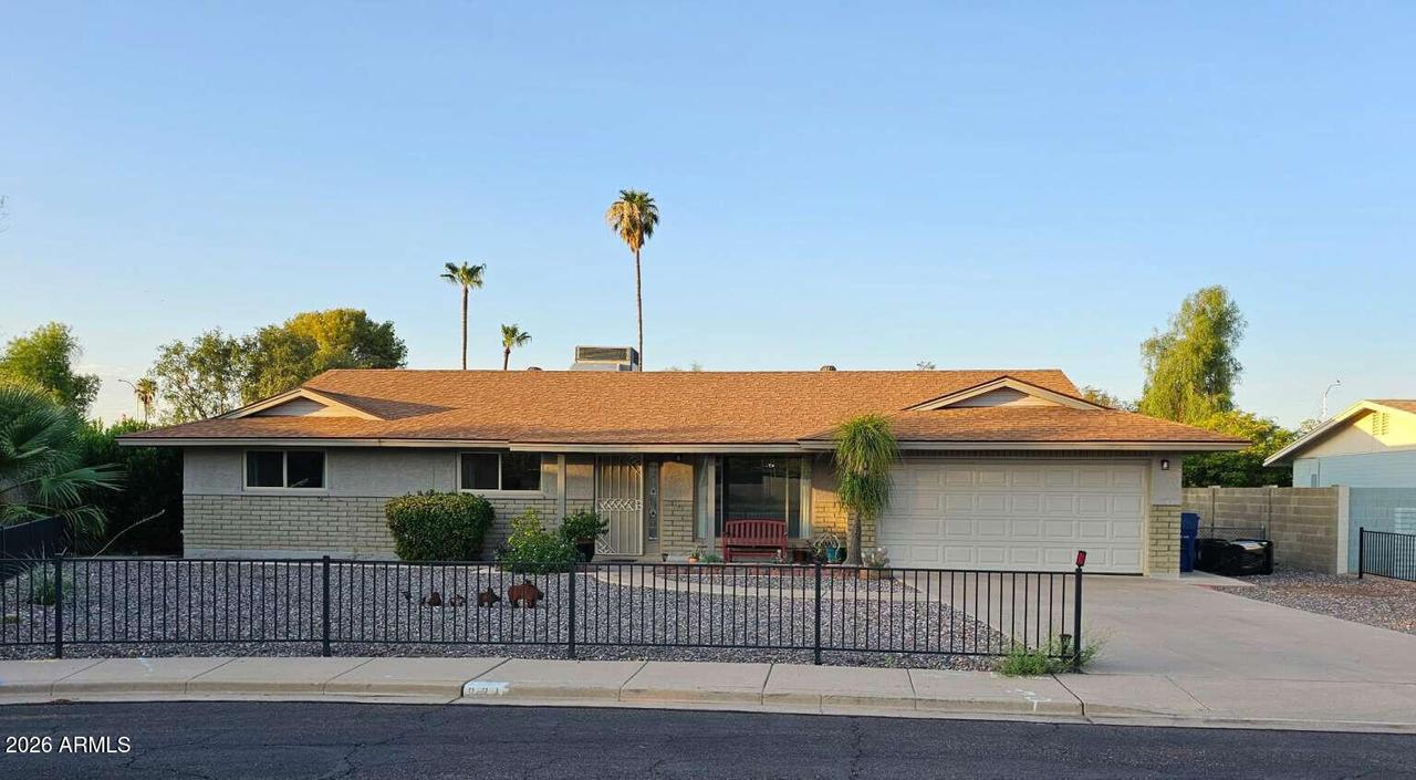 821 N Spur Cir., Mesa, AZ 85203