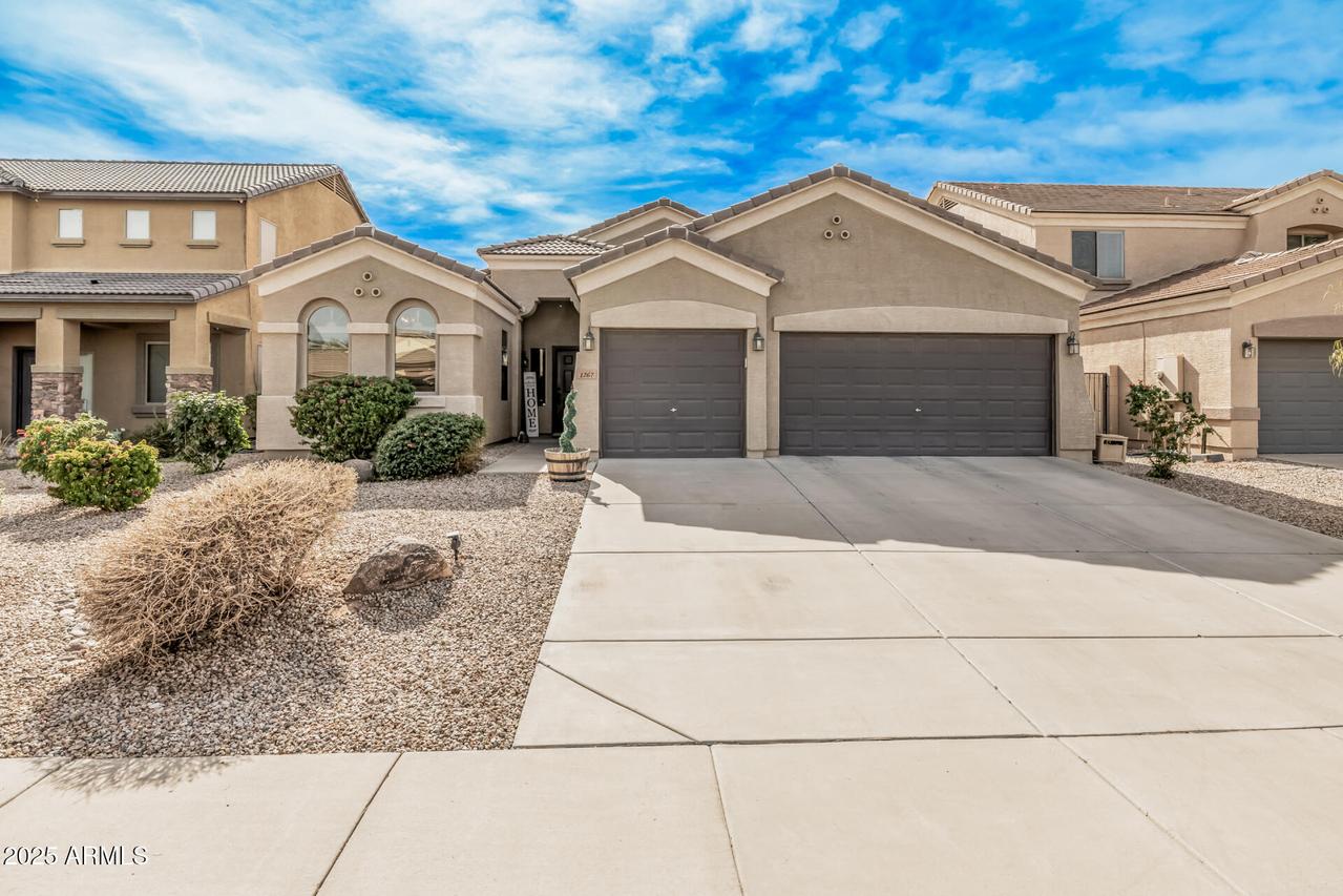 1767 W Agrarian Hills Dr., San Tan Valley, AZ 85144
