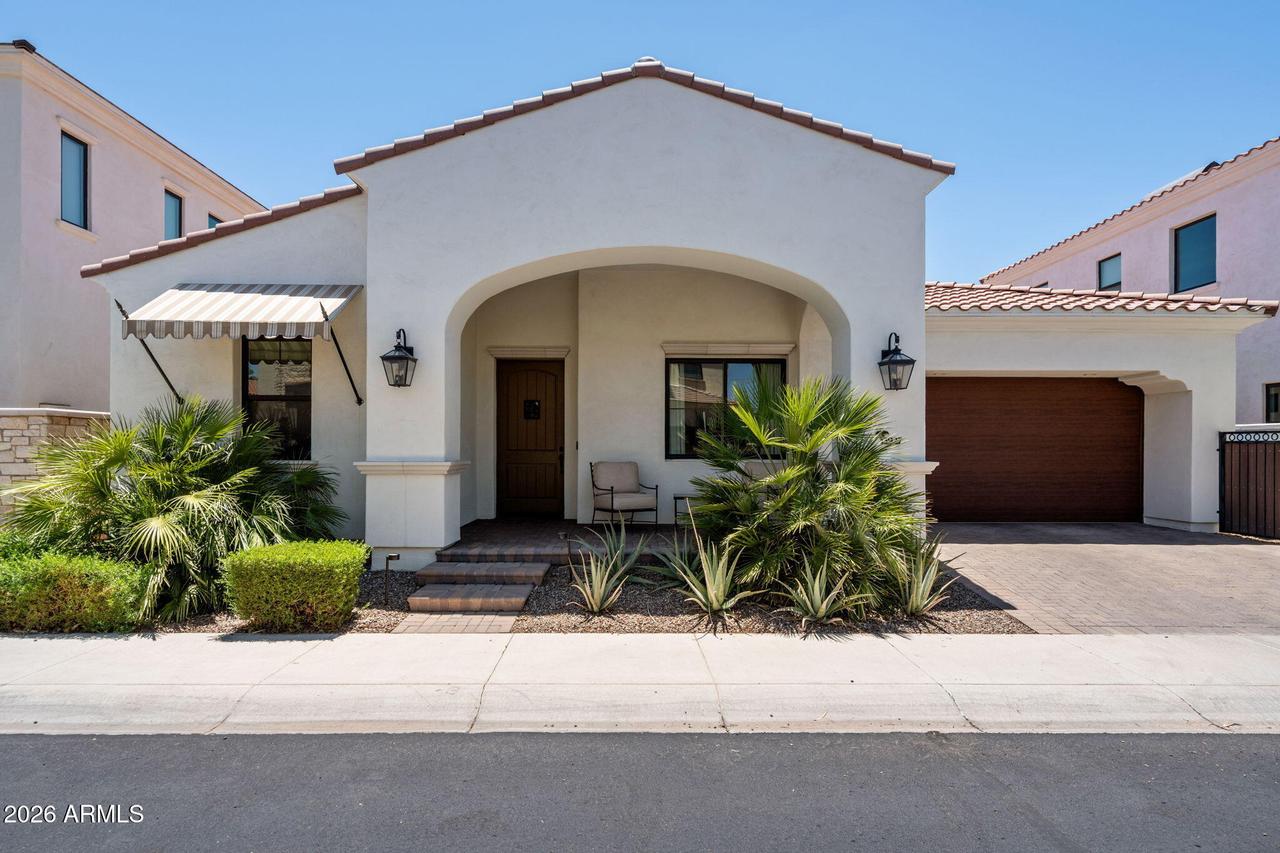 3927 E Crittenden Ln., Phoenix, AZ 85018
