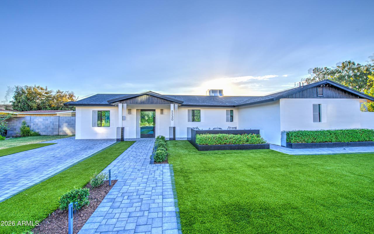 5330 N 18th St., Phoenix, AZ 85016
