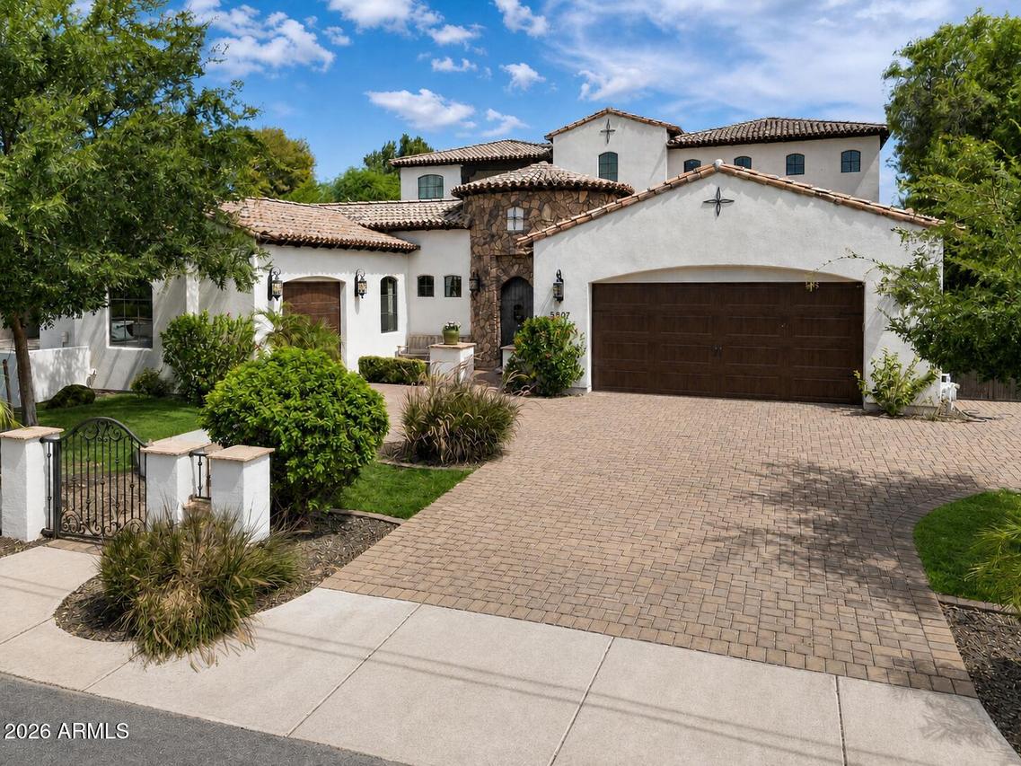 5807 E Orange Blossom Ln., Phoenix, AZ 85018