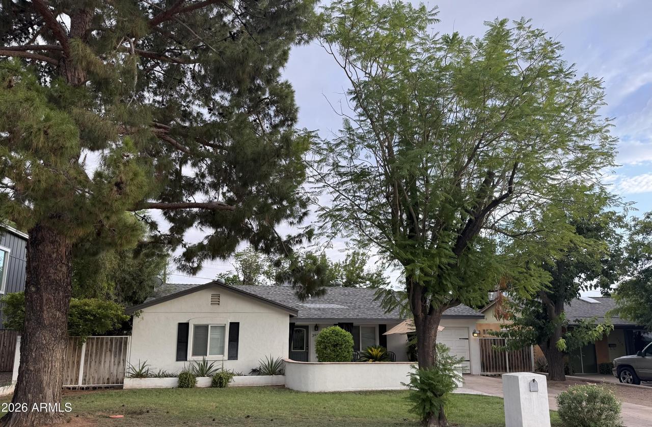 3907 E Devonshire Ave., Phoenix, AZ 85018