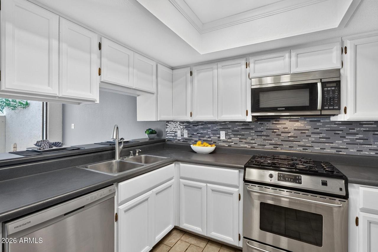 821 E Redondo Dr., Tempe, AZ 85282