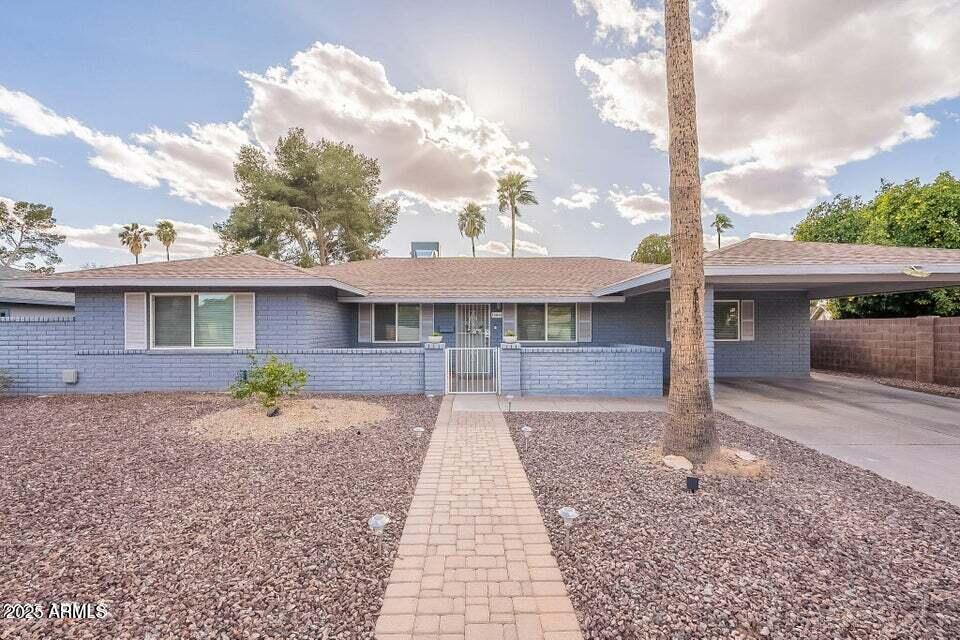 10844 N 37th St., Phoenix, AZ 85028