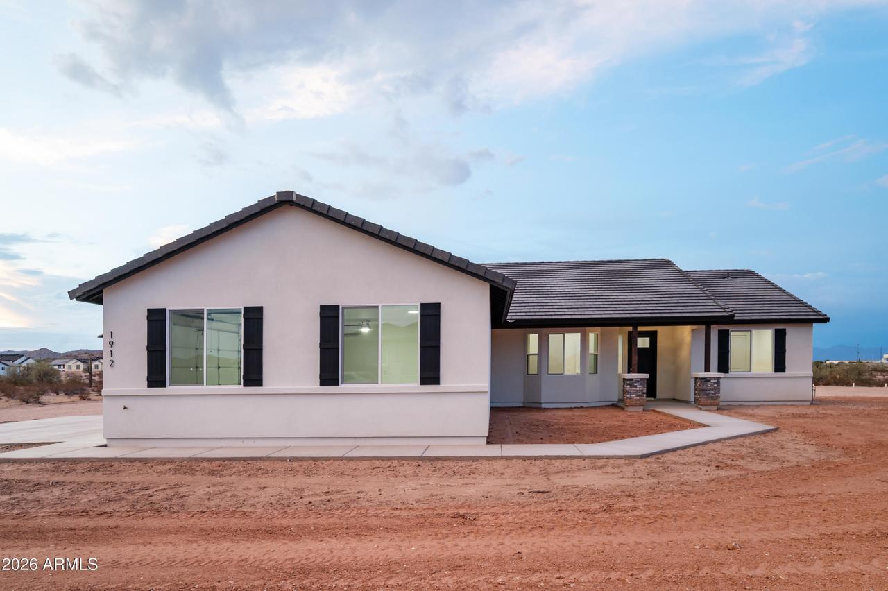 1912 W Brooke Ln., San Tan Valley, AZ 85144