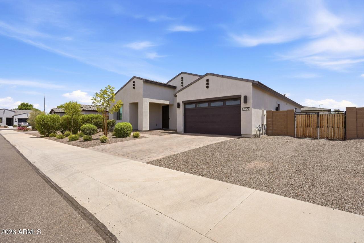 7527 N 84th Ave., Glendale, AZ 85305