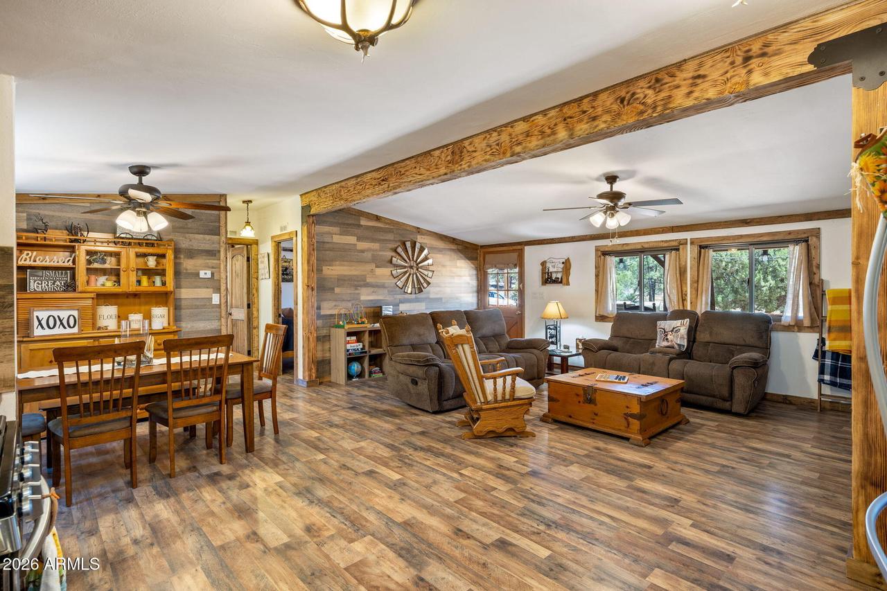 2191 Gingerbread Ln., Overgaard, AZ 85933