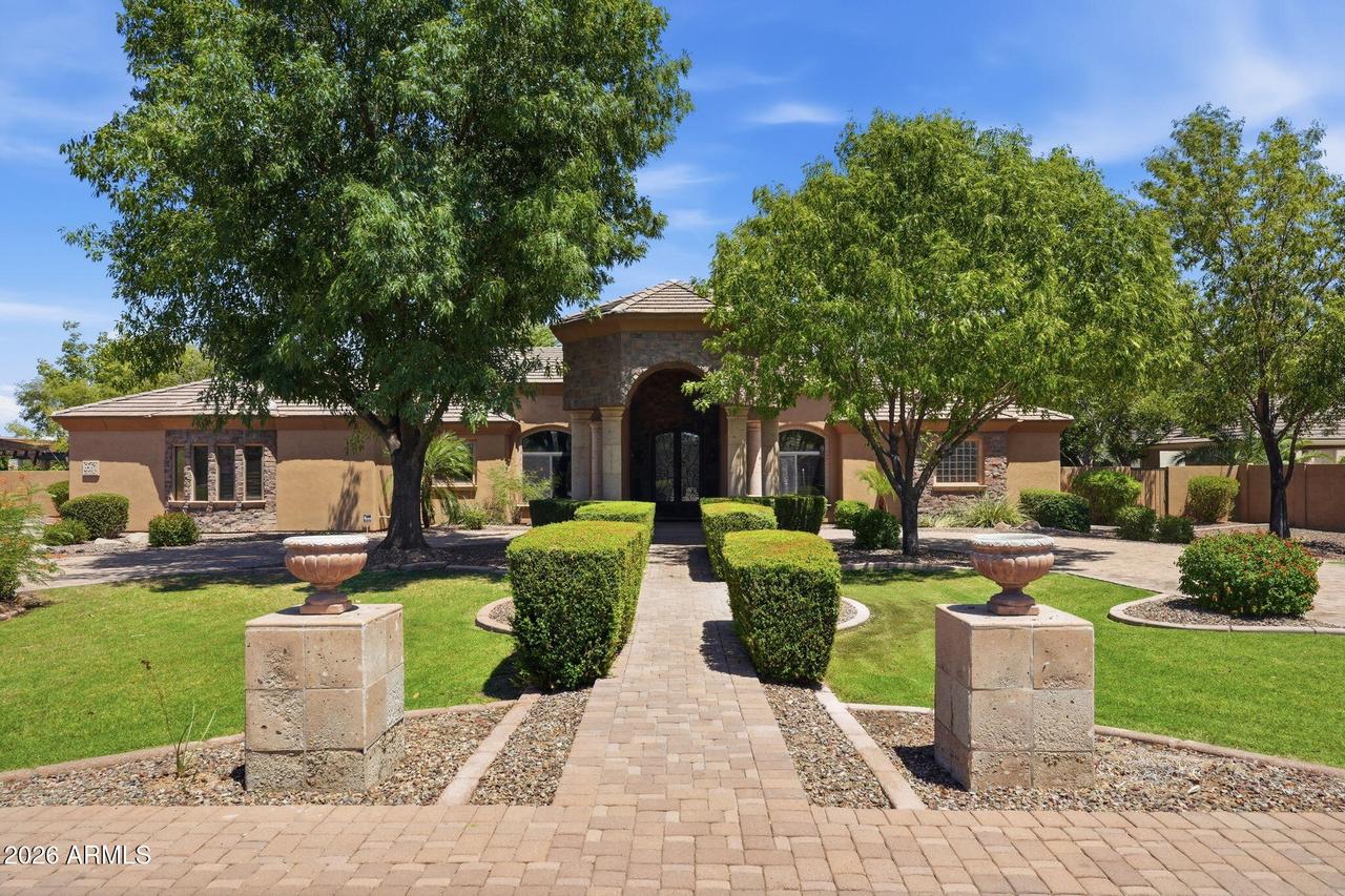 6561 S Oakwood Way, Gilbert, AZ 85298