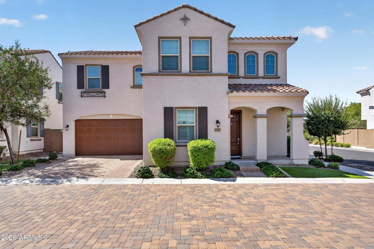 17207 N 10th St., Phoenix, AZ 85022
