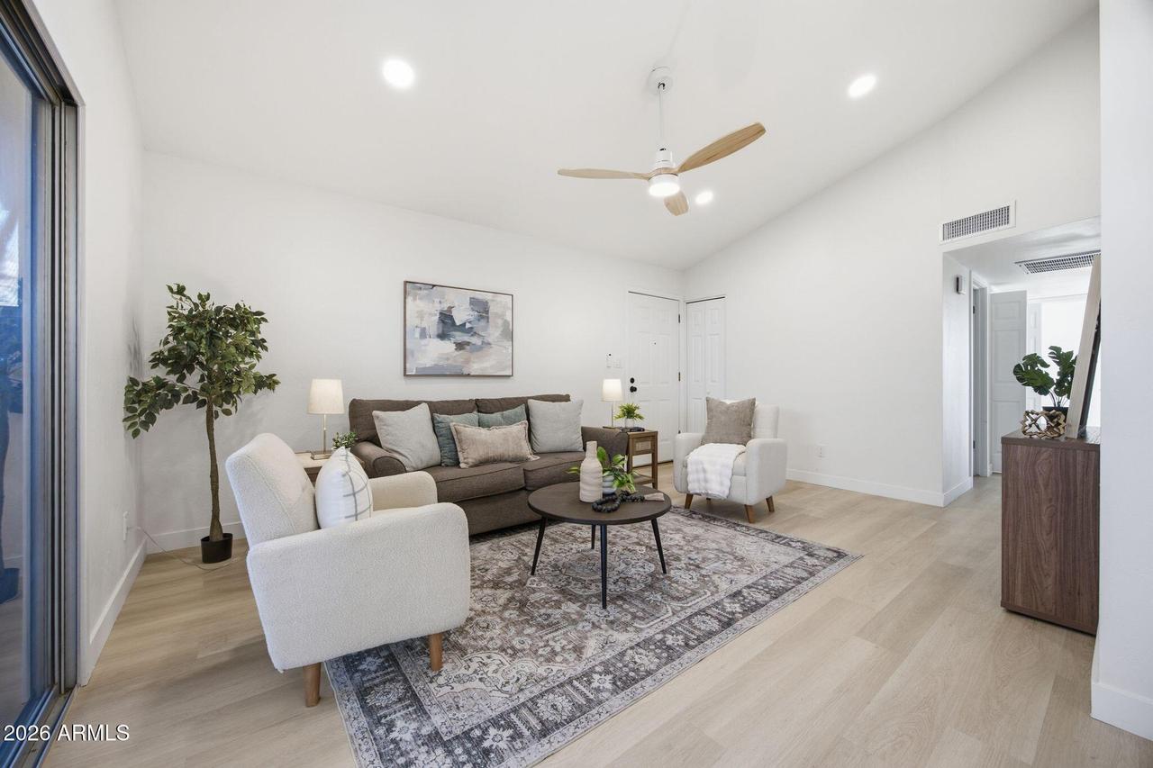 8011 N 49th Ave., Glendale, AZ 85302