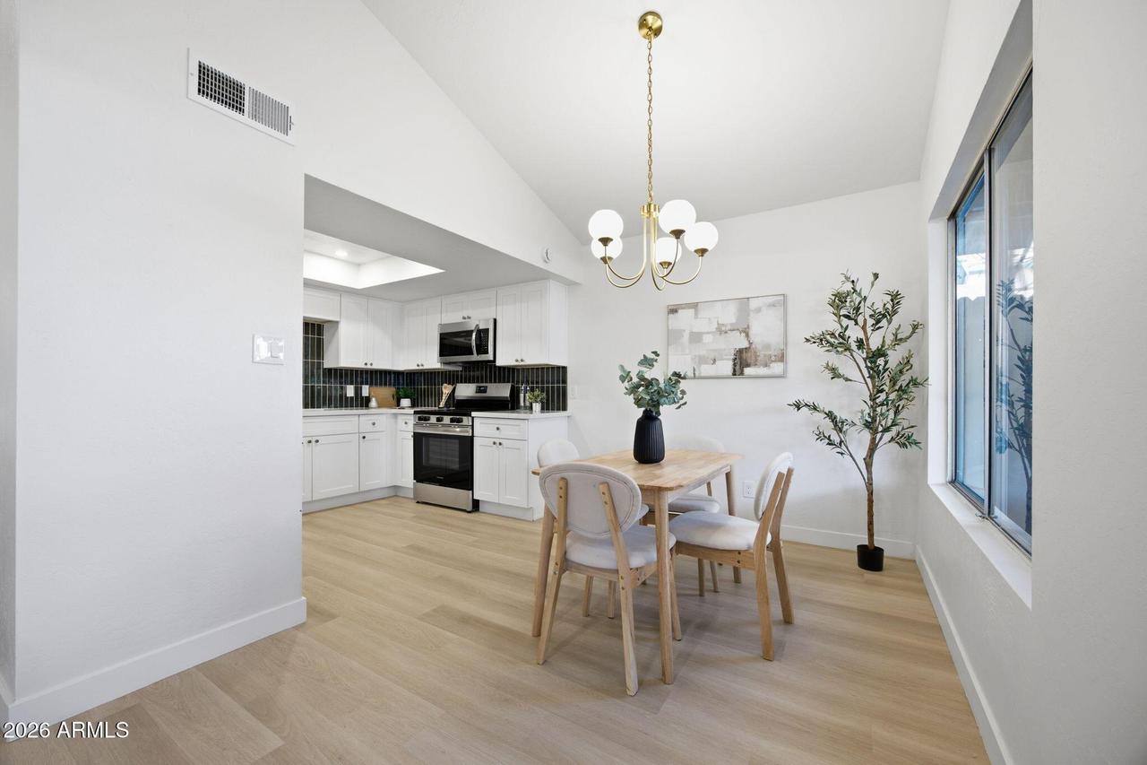 8011 N 49th Ave., Glendale, AZ 85302