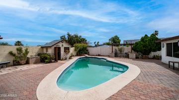 2908 E Cactus Rd., Phoenix, AZ 85032
