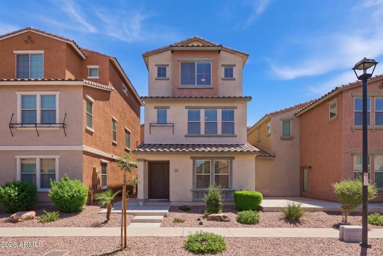 1947 N 77th Glen, Phoenix, AZ 85035