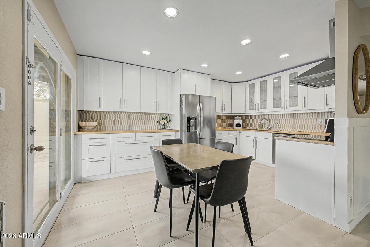 324 W Santa Cruz Dr., Tempe, AZ 85282