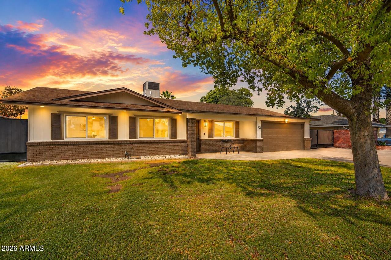 705 N Oracle Cir., Mesa, AZ 85203