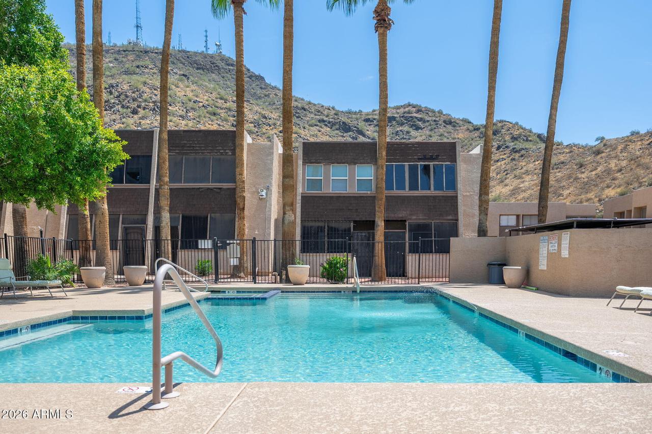 1601 W Sunnyside Dr. #121, Phoenix, AZ 85029