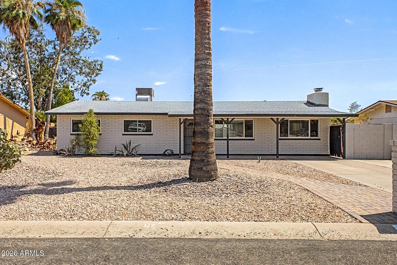 9041 E Gary Ln., Mesa, AZ 85207