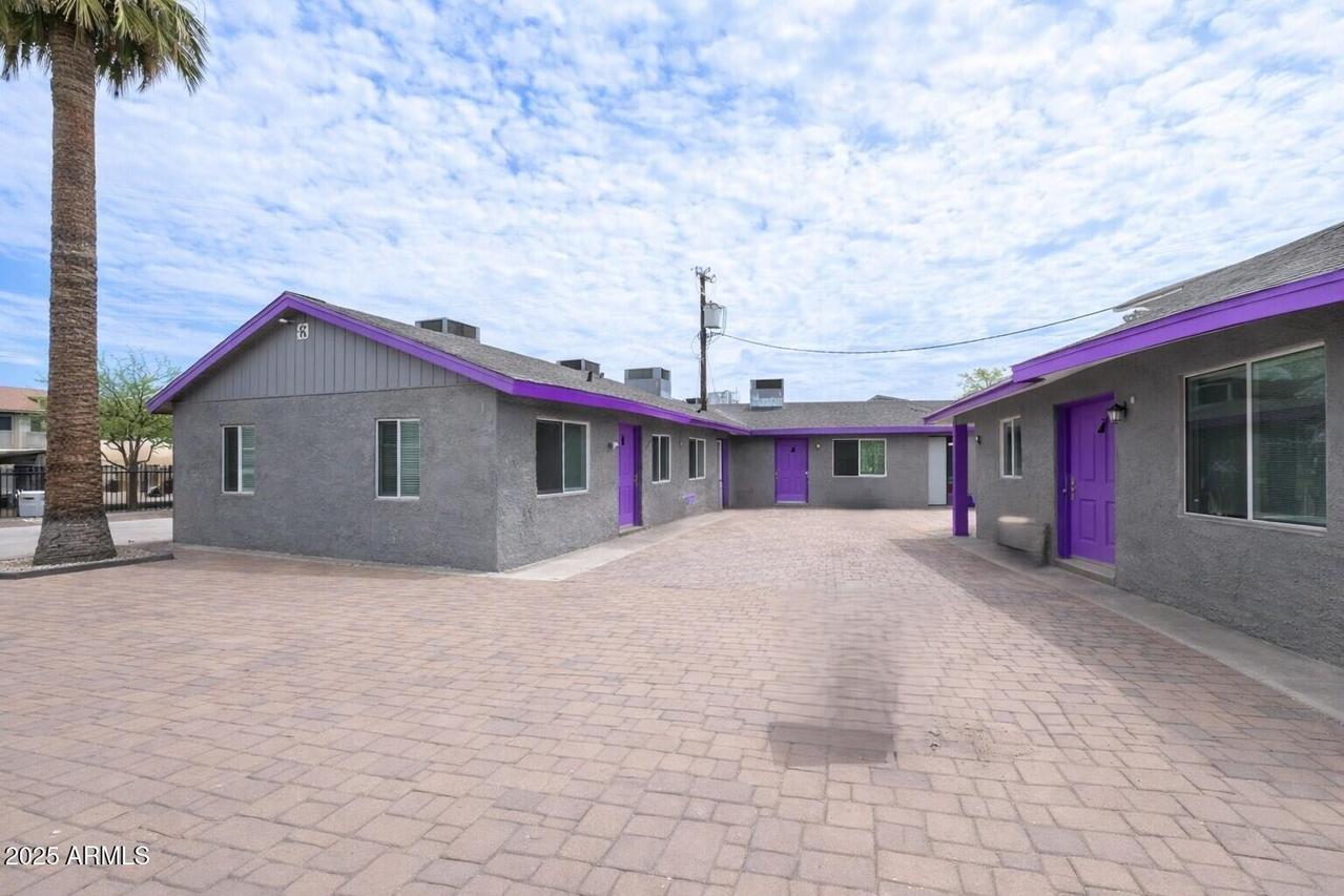 8939 N 8th St., Phoenix, AZ 85020