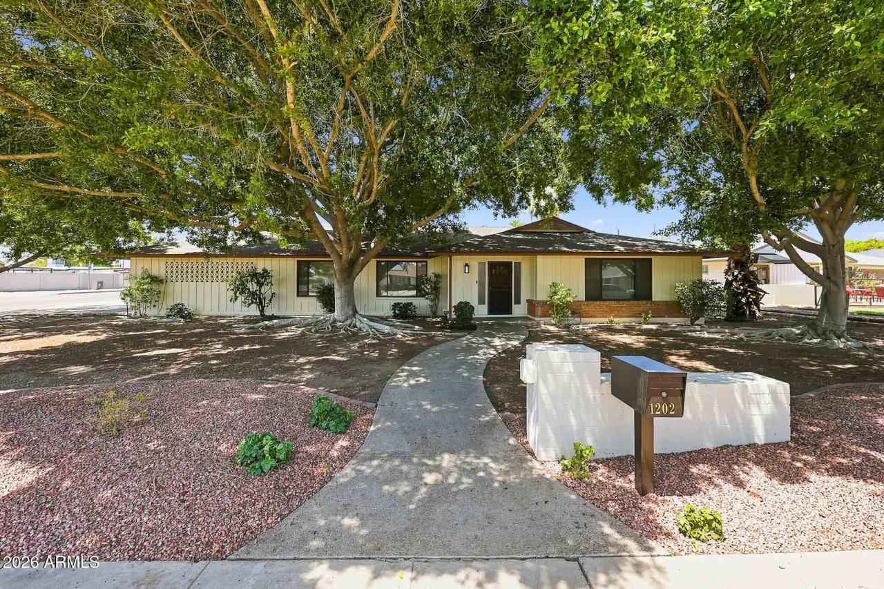 1202 E Northview Ave., Phoenix, AZ 85020