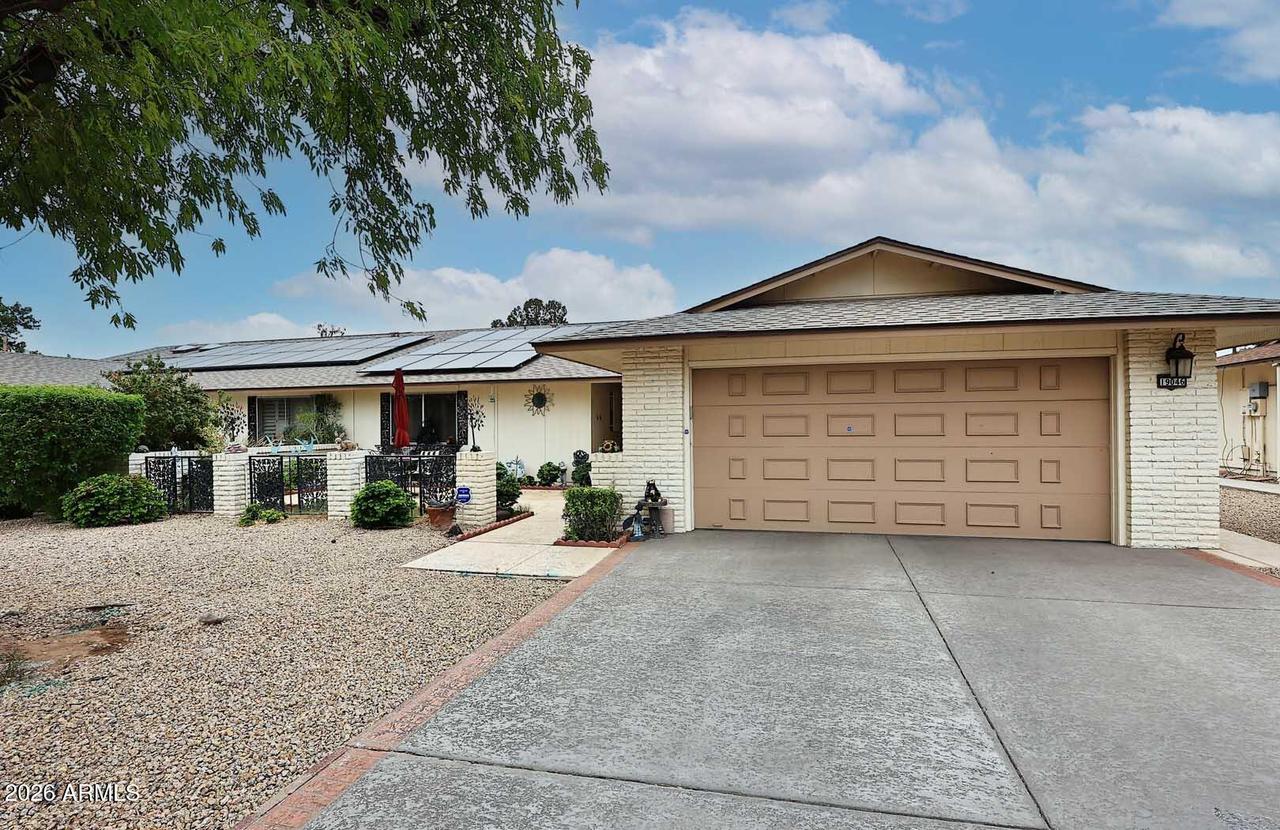 19046 N Lakeforest Dr., Sun City, AZ 85373